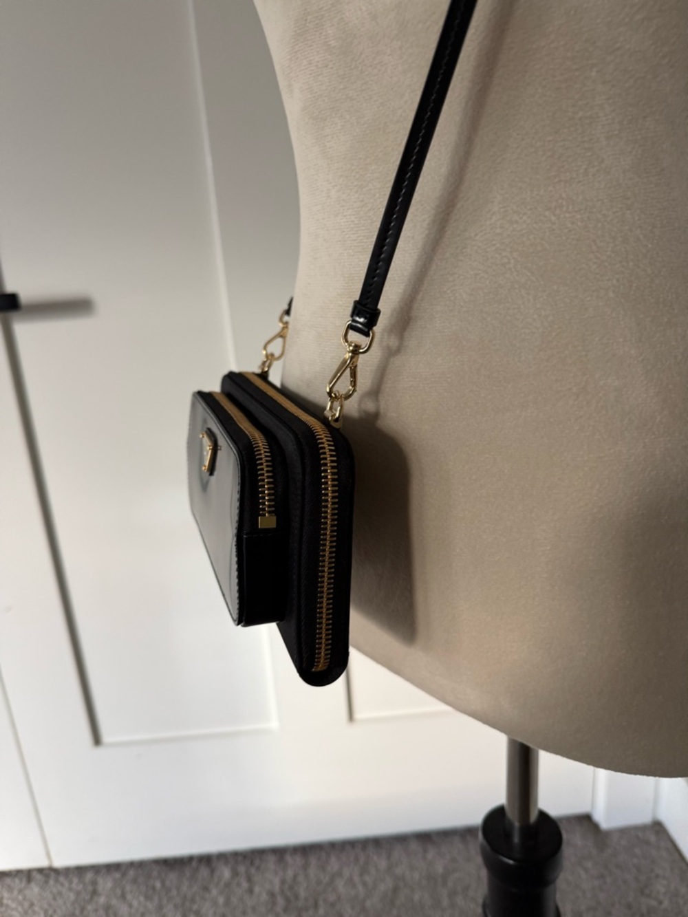 Prada Re-Nylon and brushed leather wallet with shoulder strap - Picture 3 of 10
